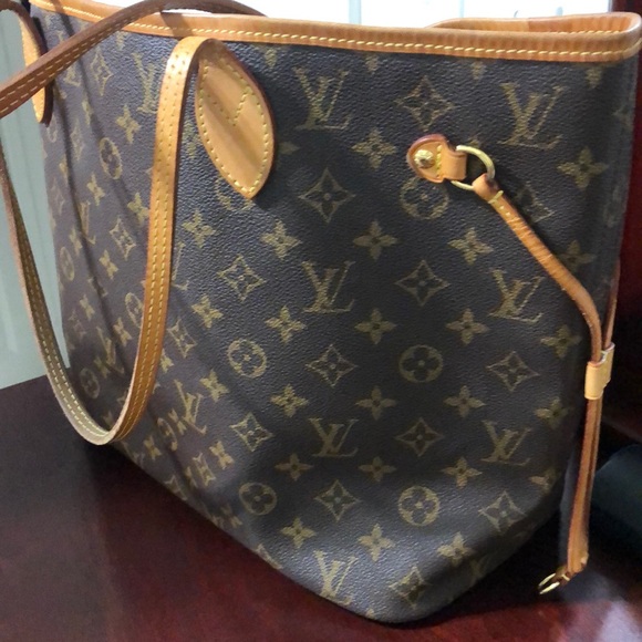 Louis Vuitton Handbags - LOUIS VUITTON PURSE